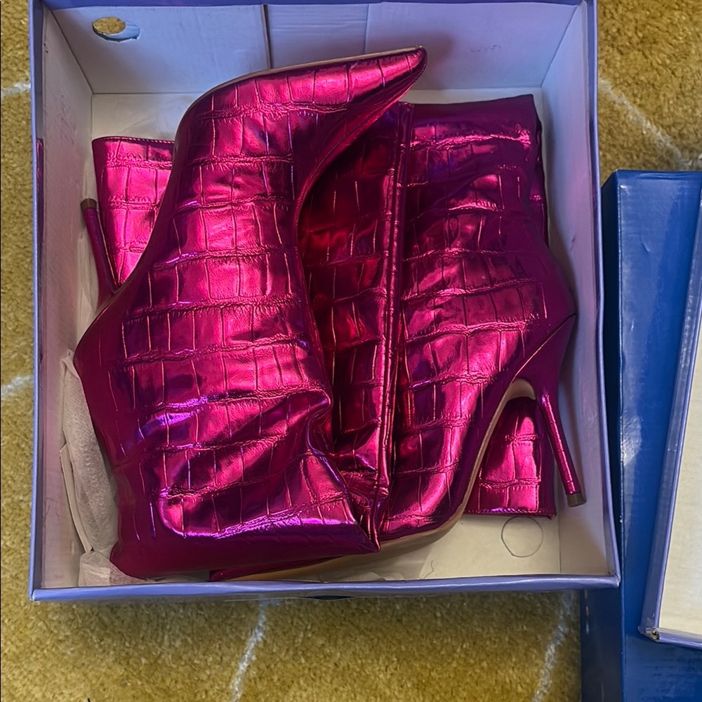 Liliana Shiny Fuchsia Croc-Patterned Heeled Boots